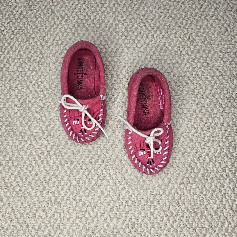 Minnetonka Beaded Thunderbird Pink Moccasins with White Bow Details
